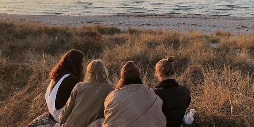 Why a Small Circle Beats a Big Audience for Your Habits